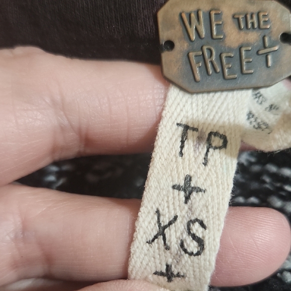 Free People Black/White Heathered Long Sleeve Light Knit Sweater✨️✨️✨️ - Picture 2 of 9